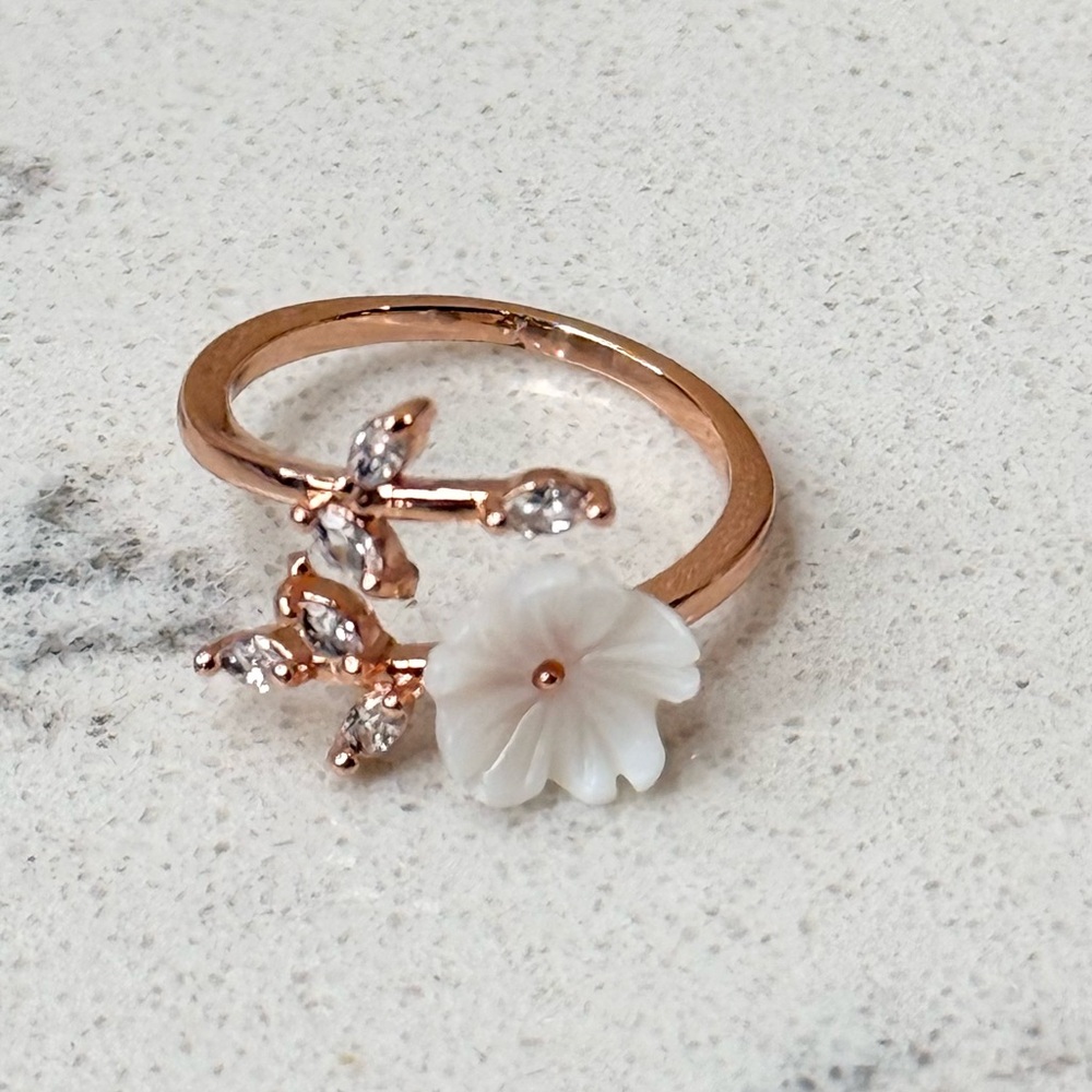 Hollywood Sensation Adjustable Cherry Blossom Ring size 6 - Picture 4 of 5
